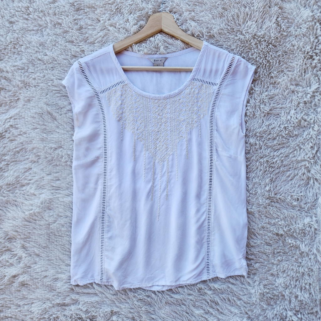 Ariat White Embroidered Sleeveless Blouse